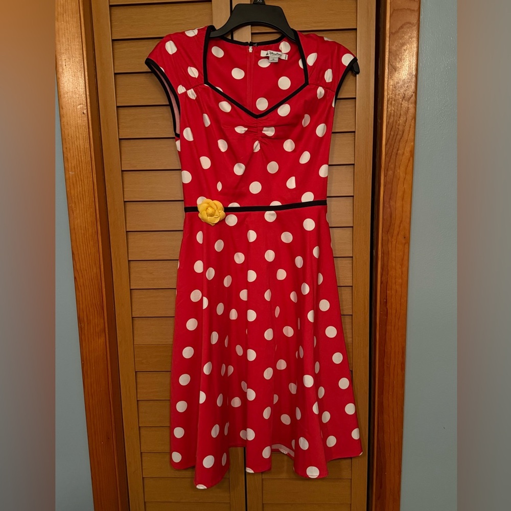 Disney Parks Exclusive Minnie Mouse Red White Black Flower Polka Dot Dress Small